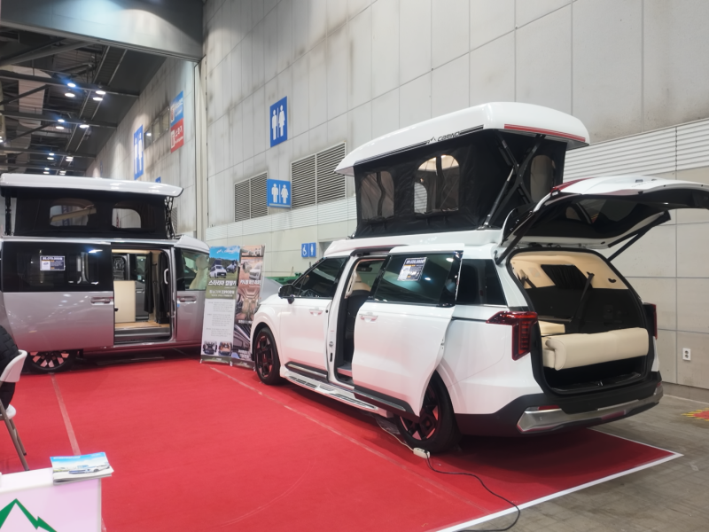 “여기서 먹고 자고 일까지 한다”… 요즘 뜨는 카니발 캠핑카 실체