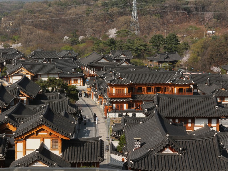 북한산 자락에서 만나는 전통과 역사 - 은평한옥마을과 진관사 여행